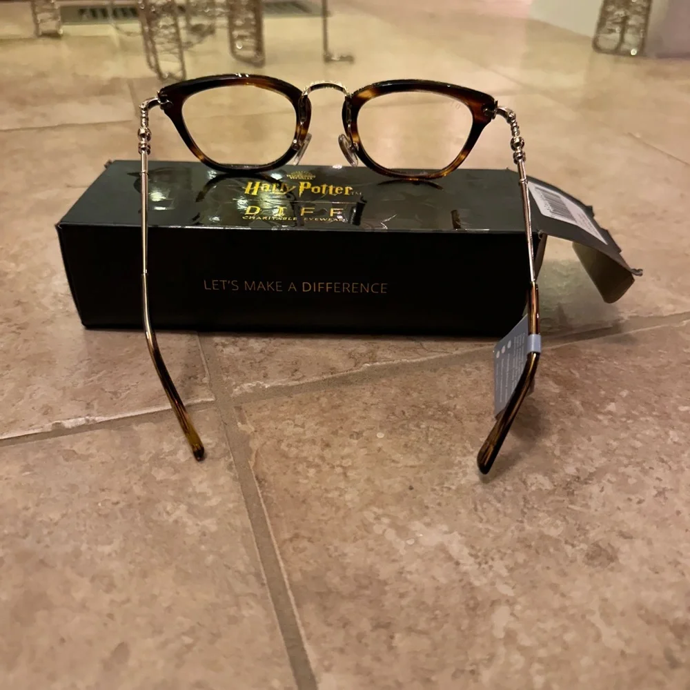 DIFF CHARITABLE EYEWEAR unisex Gryffindor™
